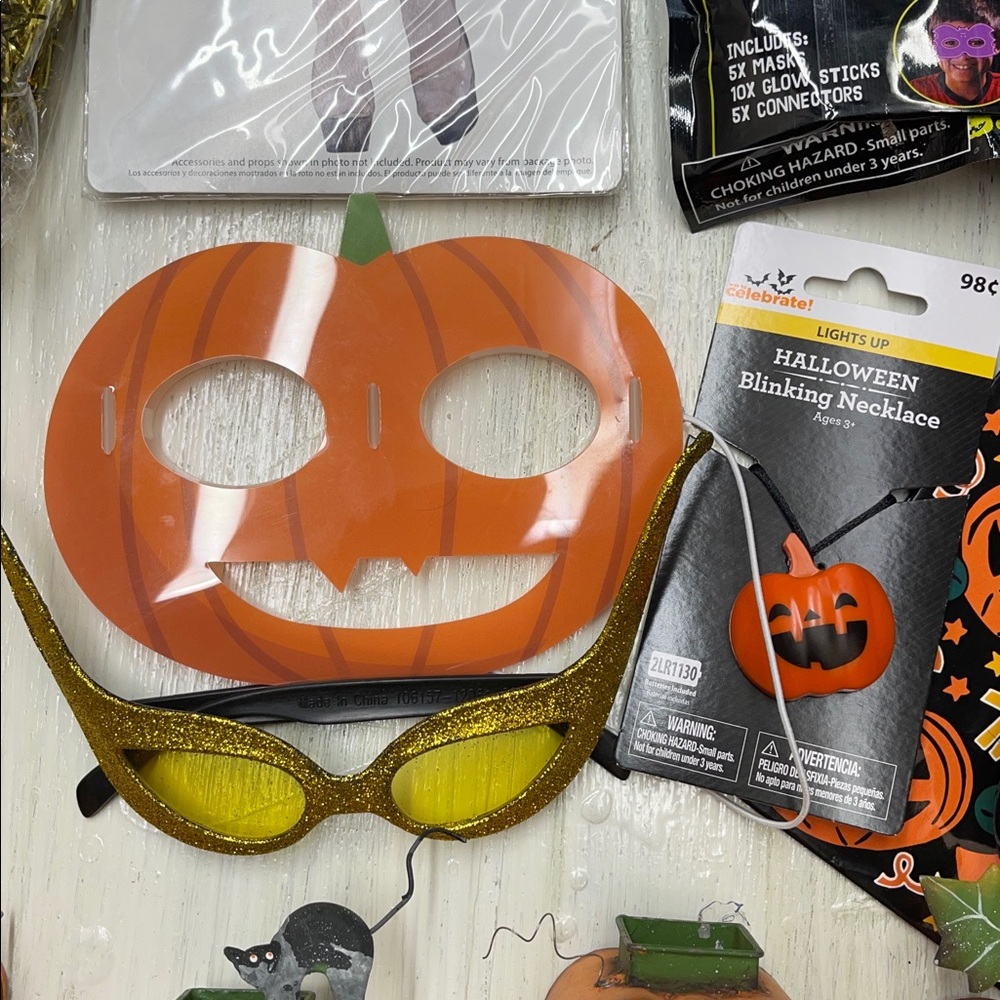 Halloween Costume and Decor Bundle - Picture 9 of 11